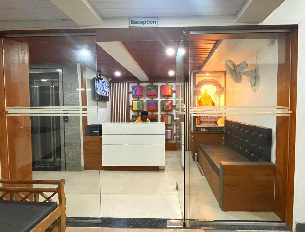 Hotel Ambai Executive Tuljapur Buitenkant foto