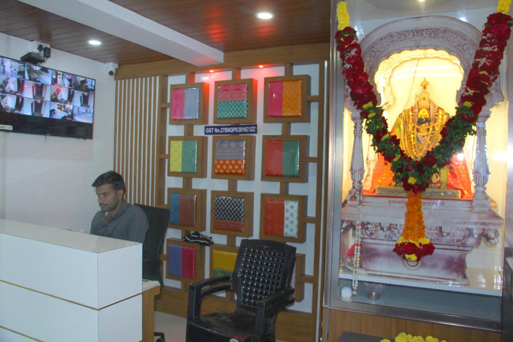 Hotel Ambai Executive Tuljapur Buitenkant foto