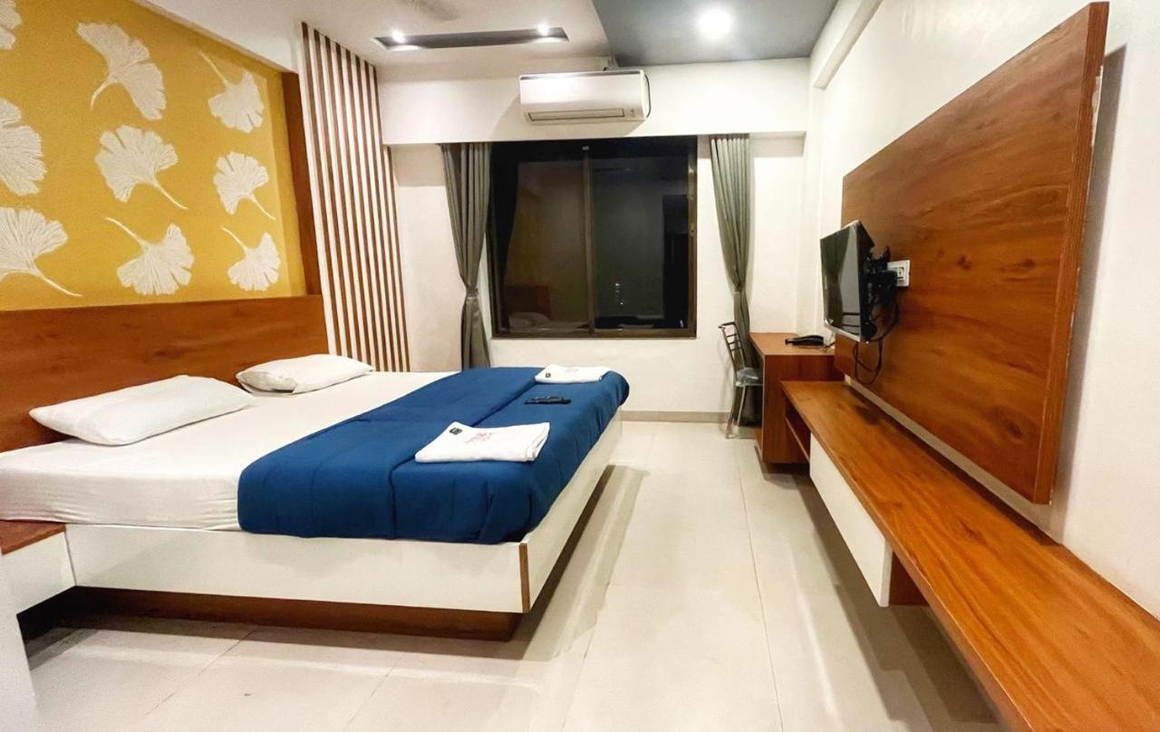 Hotel Ambai Executive Tuljapur Buitenkant foto